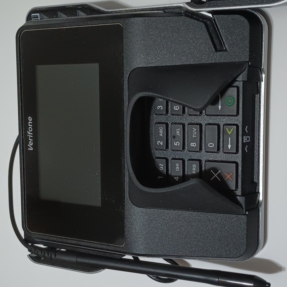 Verifone MX 915 Credit Card Processing Terminals (2) w/ Pens Cables and Manual - Picture 3 of 9